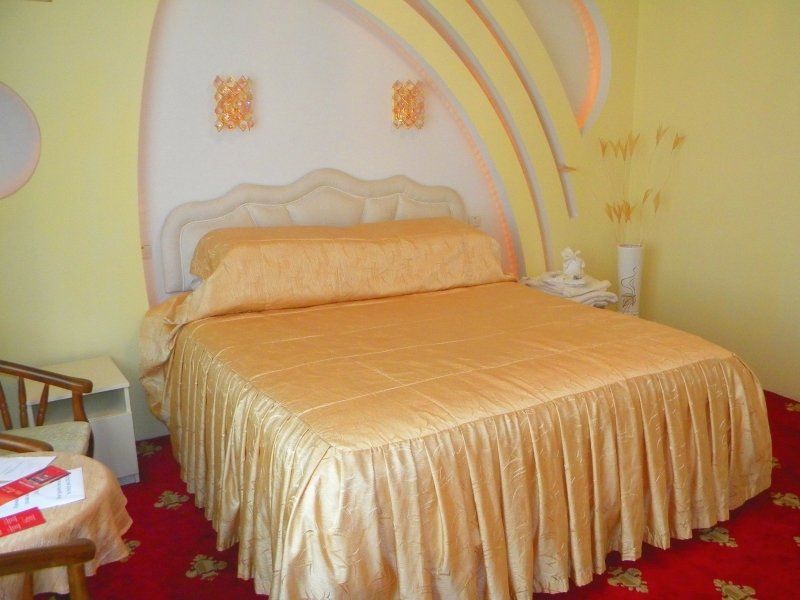 Gloria Mini-Hotel Kişinev Dış mekan fotoğraf